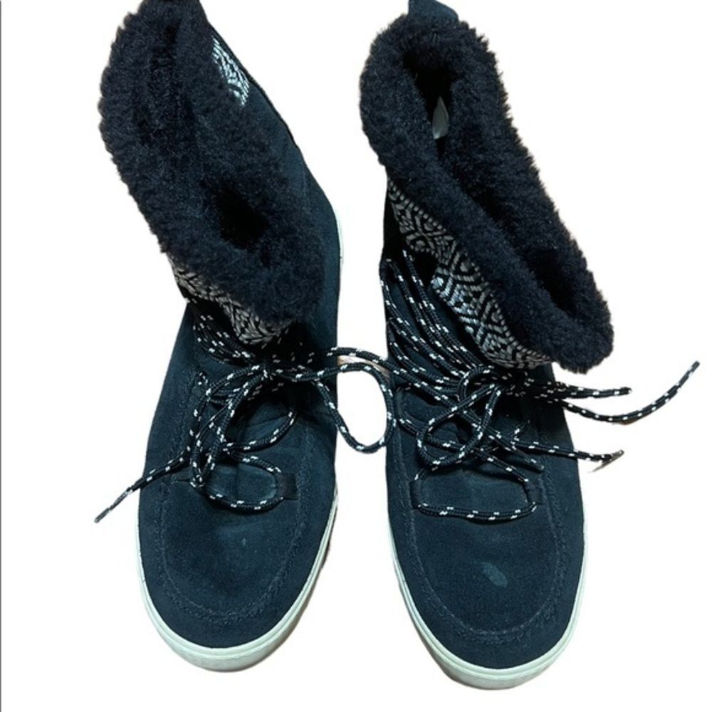 Toms Black Leather Upper  Tie Up Boots  With Fur Inner Size 9